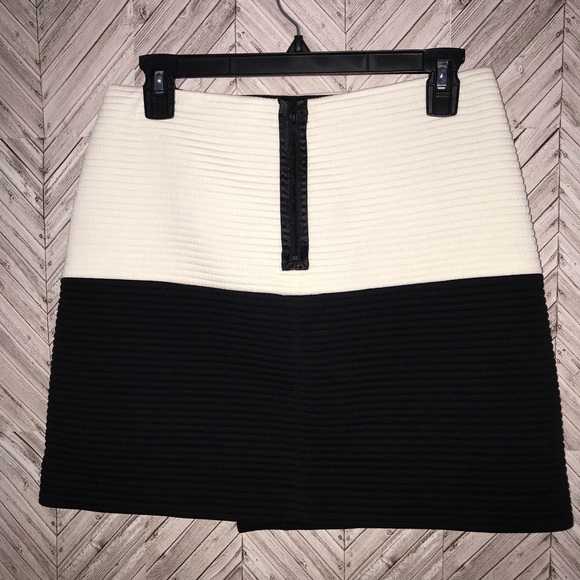 SOLD ALice & Olivia Lennon Crossover Angled Skirt - Picture 3 of 7